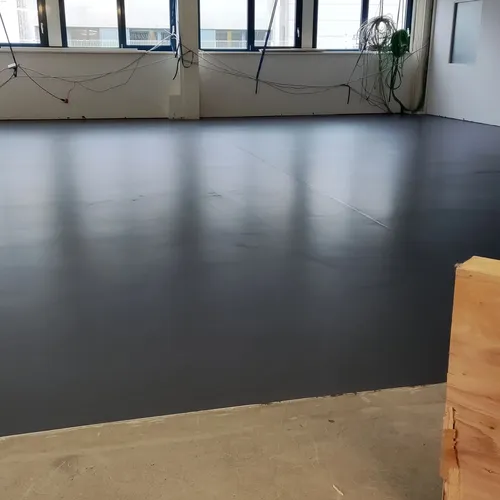 Bodenbeschichtung bei der Firma Krumpholz Bürosysteme GmbH aus Braunschweig